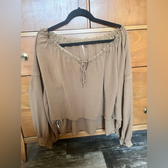 Free People Brown boho flowy crop top cold shoulder bell sleeves • size Large - Picture 6 of 13